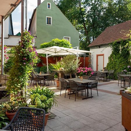 Wirtshaus & Hotel Goldener Greif Edelsfeld Екстер'єр фото