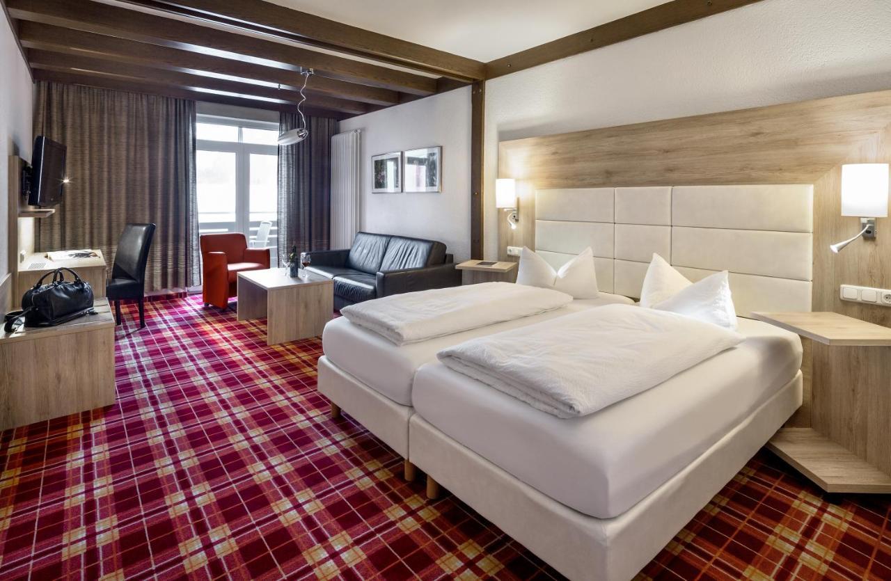Wirtshaus & Hotel Goldener Greif Edelsfeld Екстер'єр фото