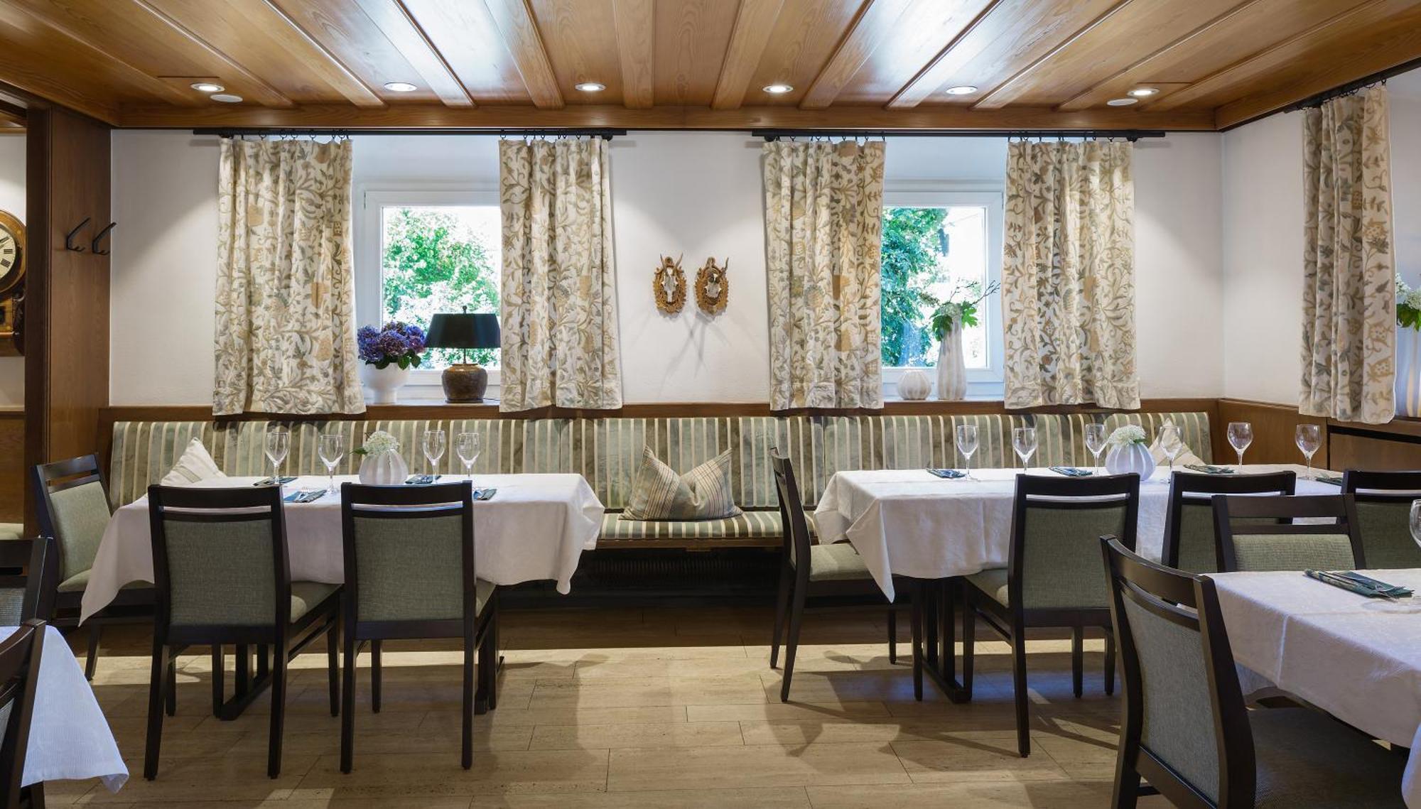 Wirtshaus & Hotel Goldener Greif Edelsfeld Екстер'єр фото