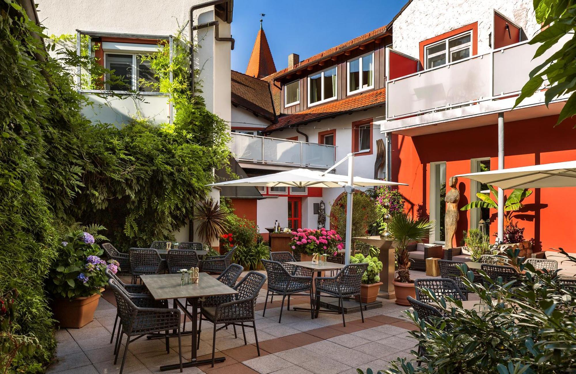 Wirtshaus & Hotel Goldener Greif Edelsfeld Екстер'єр фото
