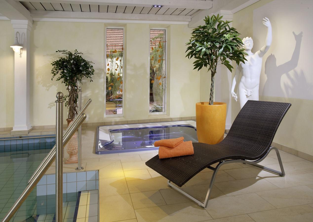 Wirtshaus & Hotel Goldener Greif Edelsfeld Екстер'єр фото